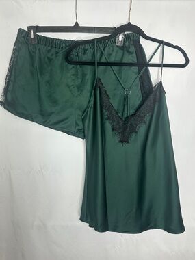 NWT Fredericks of Hollywood Emerald Green Lace-Trim Satin Sleep Set